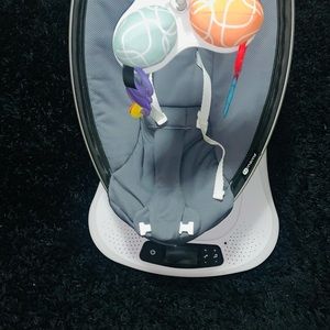 Practically new 4moms mamaroo